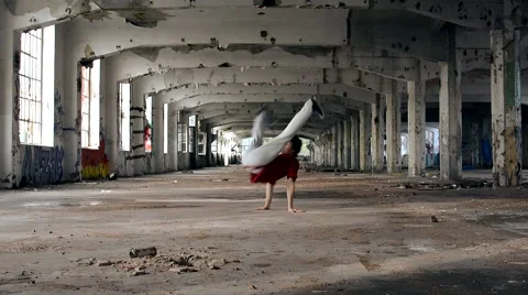 Young boy dancing breakdance in the old hall Video stock 43127971