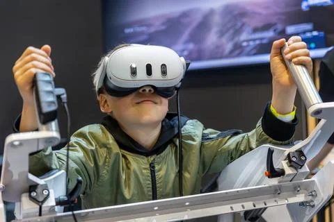 Young boy experience immersive virtual reality flight simulator game educat.. Stock Photos