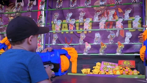 Young boy hits target at nerf shooting range at the show/fair 480fps 스톡 동영상 104372839