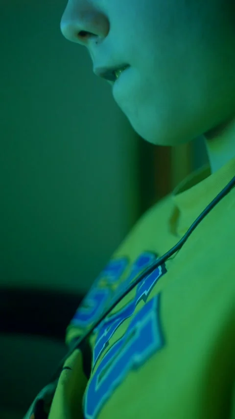Young boy intensely focused on screen with headphones on 動画素材 347333682