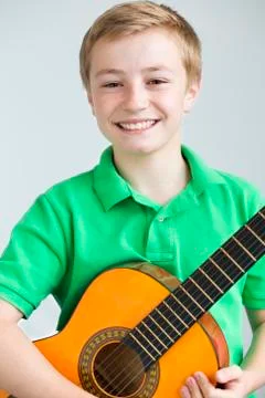 Young boy posing with a guitar Stockfoto's