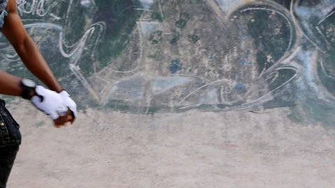 Young Boy riding rollerblade in slow motion on one wheel in a park. Vídeo Stock 110888686