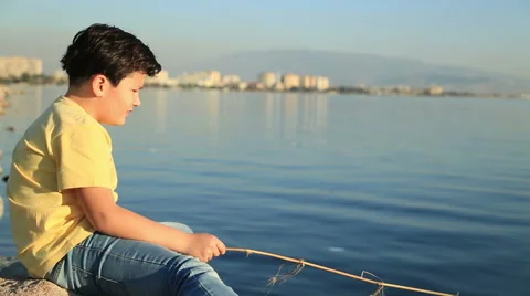 Young boy on the shore 스톡 동영상 58887185