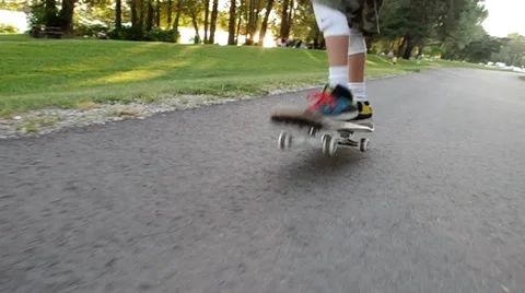Young boy skateboarding Video stock 30474537
