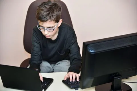 Young boy working on the computer and laptop Foto stock