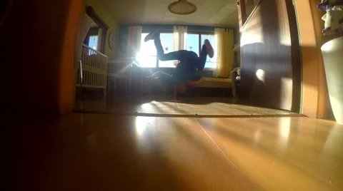 Young breakdancer in the room, 4K Video stock 45923802