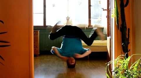 Young breakdancer in the room Stock Footage 45923098