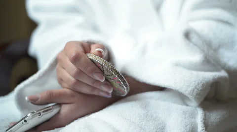 Young bride preparing for the wedding Видео 62678333