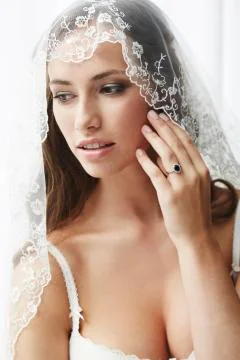Young bride in wedding veil, studio shot . Stock Photos
