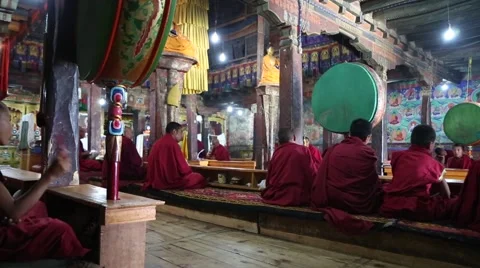 Young Buddhist Monks beating drums during morning prayers. Video stock 44181416