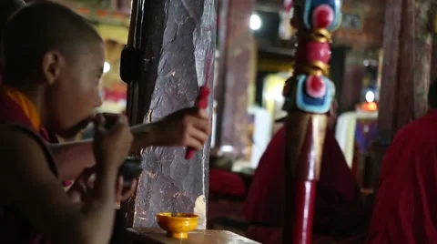 Young Buddhist Monks beating drums during morning prayers. Video stock 44181537