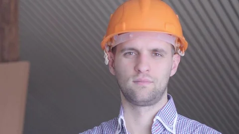 Young builder gesturing good quality at the building under construction 스톡 동영상 72984813