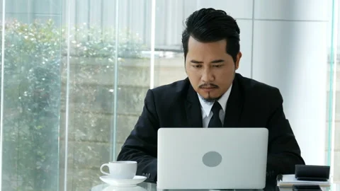 Young business man using laptop computer. 4k video Video stock 131454548