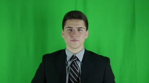Young businessman flips of camera in front of greenscreen Vidéo 59094901