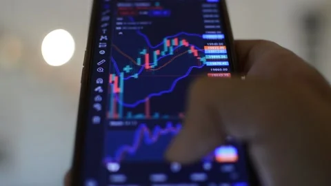 Young businessman on his office using phone for trading analysis Video stock 201143798