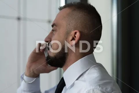 Young businessman talking on the phone Stock Photos