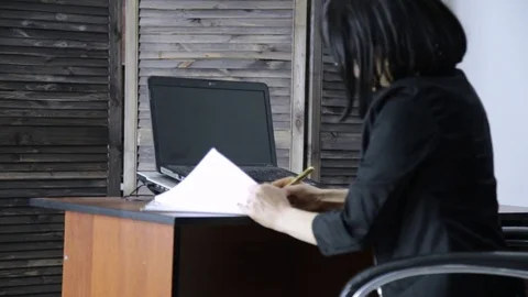 Yigitning pornoga tushayotgani haqida video