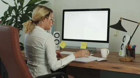 Young Businesswoman Using a Computer Checking Data 動画素材 92216859