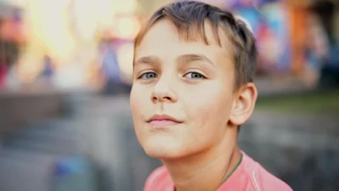 Young caucasian boy looking at camera and smiling. Stock-Footage 91163399