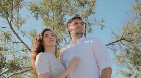 Young caucasian couple in the shadow of the tree Stock Footage 51219414