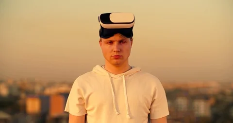 Young caucasian guy trying on vr glasses, diving into virtual reality world Video stock 119159227