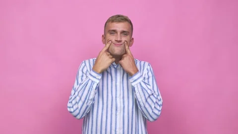 Young caucasian man doubting between two options Stock Footage 140019645