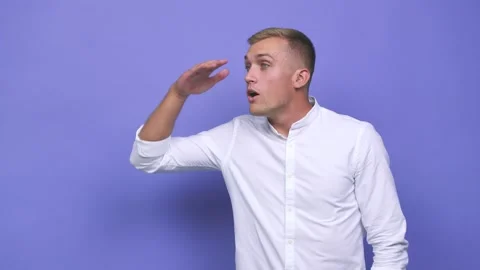Young caucasian man looking far away keeping hand on forehead Video stock 140019913