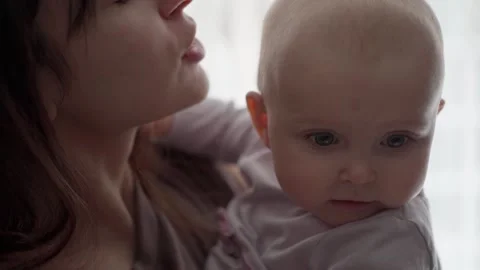 A young charming mother spends time with her cute daughter in a purple dress Vidéo 237029155