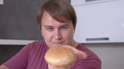 Young chef of restaurant prepares burger in kitchen. Creative man arranged Stock Footage 148465035