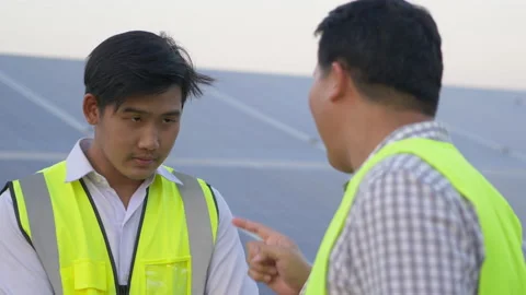Young chief engineer is complain the trainee man on site of solar power plant 스톡 동영상 198124280