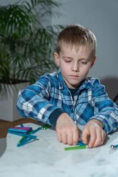 Young child constructing geometric model with magnetic building set Foto stock