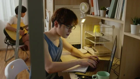 Young Chinese university student using laptop in dormitory,4K 스톡 동영상 211516899