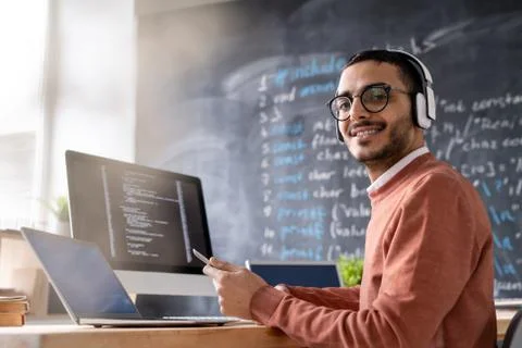 Young coding specialist in office Foto stock