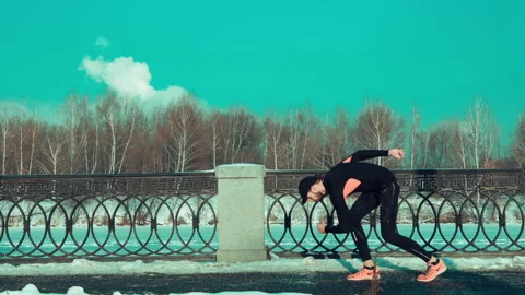 Young concentrated bearded man preparing to run on the street. Nike Stock Footage 140773256