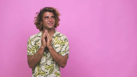 Young cool australian man making up plan in mind, setting up an idea Stock-Footage 139576721