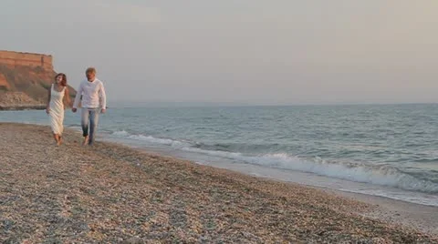Young Couple On Beach Stock-Footage 22423952