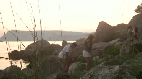 Young couple on the beach Stock-Footage 51364537