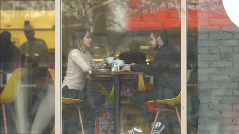 Young couple in a cafe. Stockbeeldmateriaal 84835386