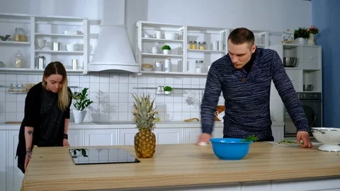 Young couple cleans the kitchen 스톡 동영상 127288665