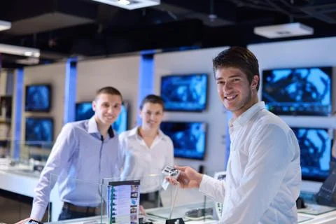 Young couple in consumer electronics store Stock Photos