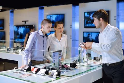 Young couple in consumer electronics store Stock Photos