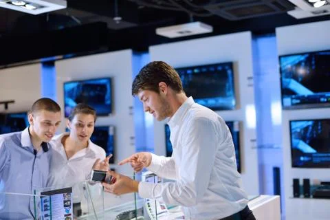 Young couple in consumer electronics store Stock Photos