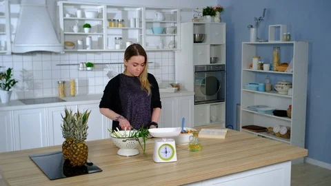 Young couple cuddling in the kitchen Stock-Footage 127284636