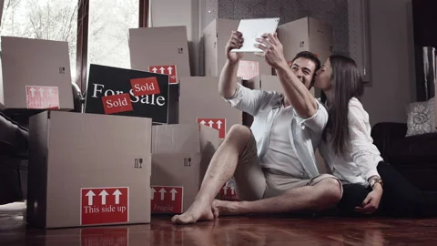 Young couple doing selfie or self portrait for memories in there new apartment Vídeo Stock 199631689