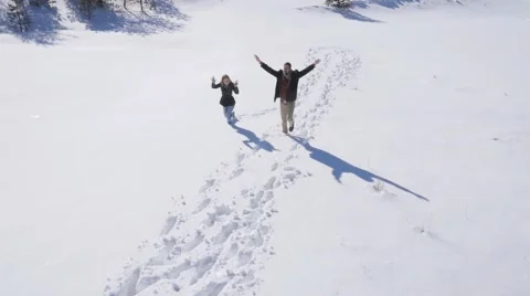 Young couple enjoy on the snow 库存影片 58744493