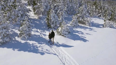 Young couple enjoy on the snow Vídeo Stock 58744571
