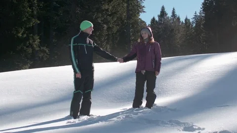 Young couple falling and making snow angels in high snow on a sunny day Vídeo Stock 85076290