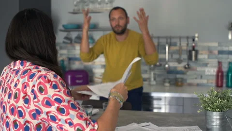 Young couple fighting, arguing over bills at home Vídeo Stock 100431388