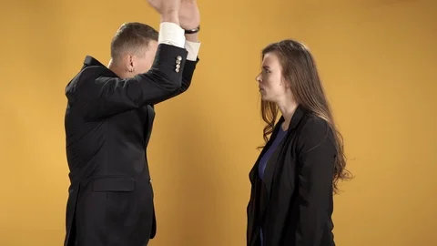 Young couple figuring things out cursing and gesticulating Stock-Footage 119469323