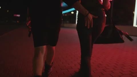 Young Couple Going on Robbery Vídeo Stock 252749622